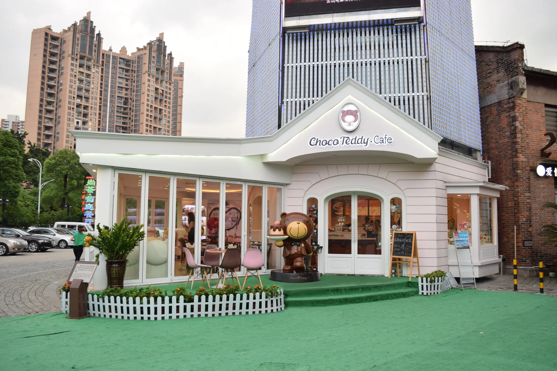 Choco Teddy Cafe at Taigucang, Guangzhou — the cafe exterior with the bear statue